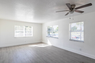 Deerfield Beach Apartments in Deerfield Beach, FL - Foto de edificio - Interior Photo