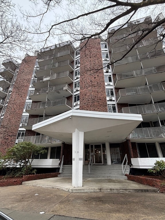 19 Winchester St in Brookline, MA - Building Photo - Building Photo