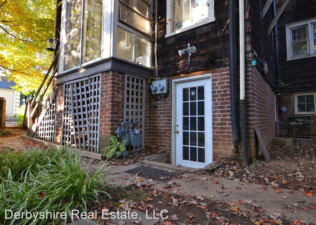 1609 Rivermont Ave in Lynchburg, VA - Building Photo
