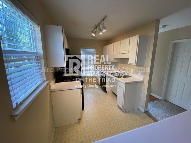 3389 Hyde Pl Cir in Winston-Salem, NC - Building Photo - Building Photo