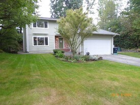 436 16th Ln in Kirkland, WA - Building Photo