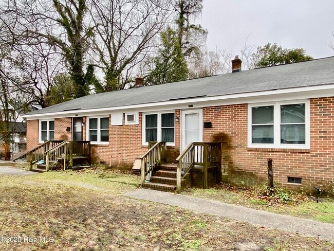property at 605 E 4th St