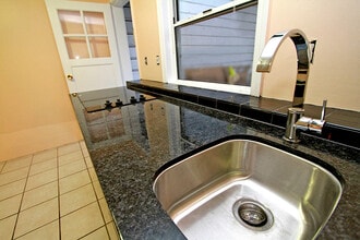 886 44th Ave, Unit 886a in San Francisco, CA - Foto de edificio - Building Photo