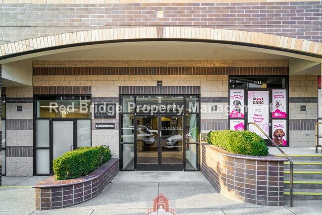 15325 NW Central Dr in Portland, OR - Building Photo - Building Photo