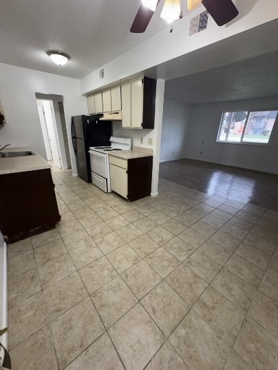 1306 W Michigan Ave, Unit 4 in Battle Creek, MI - Foto de edificio - Building Photo