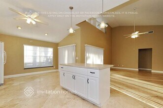 8945 Bayaud Dr in Tampa, FL - Building Photo - Building Photo