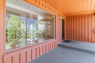 940 Black Mountain Rd in Hillsborough, CA - Building Photo - Building Photo