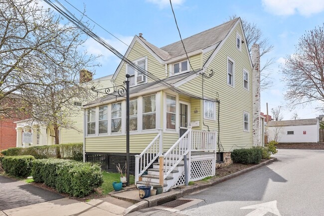 property at 32 Sherwood Pl