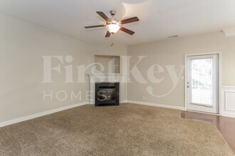 7225 Caley St in Denver, NC - Foto de edificio - Building Photo