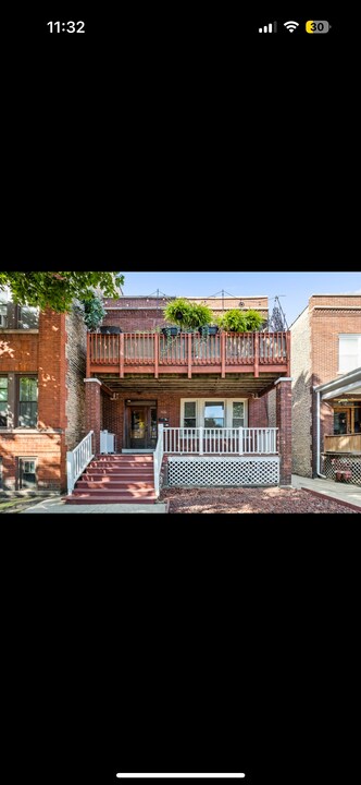 1616 W Roscoe St, Unit 1st Floor in Chicago, IL - Foto de edificio