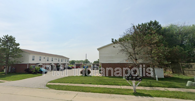 1861 Winfield Park Dr in Greenfield, IN - Foto de edificio - Building Photo