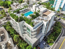 10281 W Bay Harbor Dr in Bay Harbor Islands, FL - Building Photo