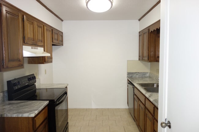 property at 6604 S Utica Pl