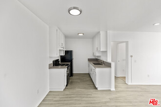 15314 Gault St in Los Angeles, CA - Building Photo - Building Photo