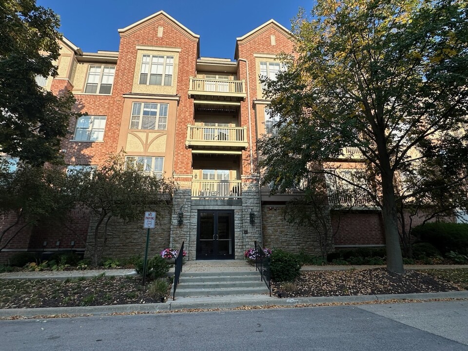 1739 Tudor Ln in Northbrook, IL - Building Photo