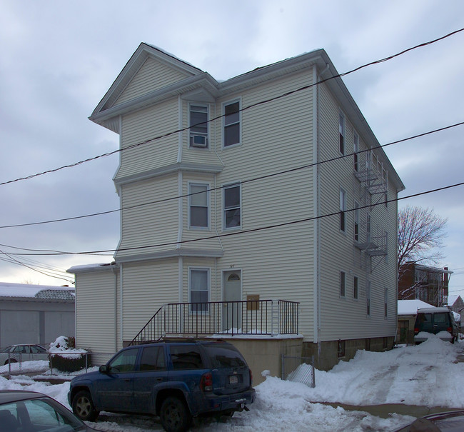 147 17th St in Fall River, MA - Foto de edificio - Building Photo