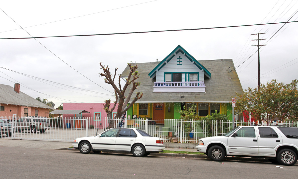 600 E 27th St in Los Angeles, CA - Building Photo