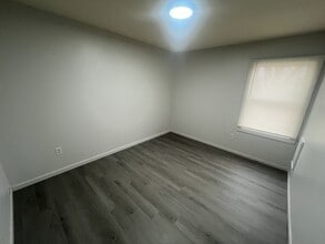 323 W King St in Warrensburg, MO - Building Photo - Building Photo