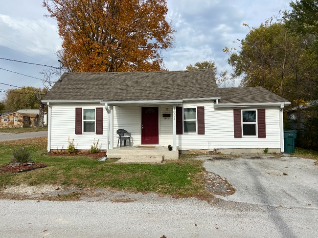 property at 1001 E Chestnut St