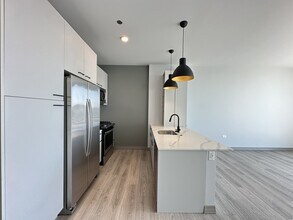 2155 N Elston Ave in Chicago, IL - Building Photo - Building Photo