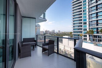 1300 S Miami Ave, Unit 1507 in Miami, FL - Foto de edificio - Building Photo