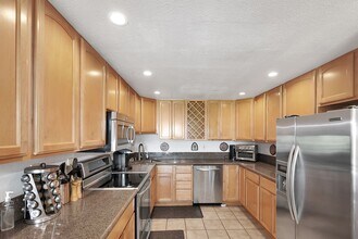 787070-7070 Ali‘i Dr in Kailua Kona, HI - Building Photo - Building Photo