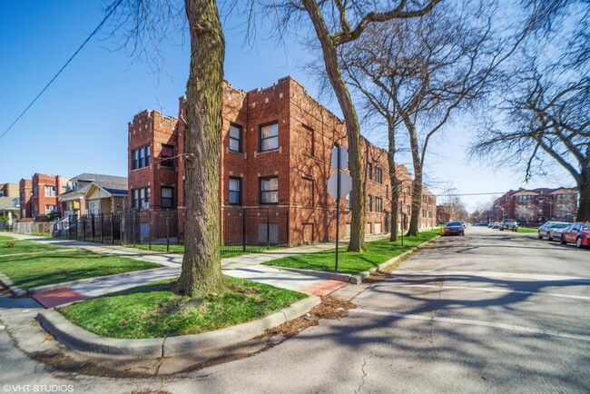 1052 W 78th St in Chicago, IL - Foto de edificio - Building Photo