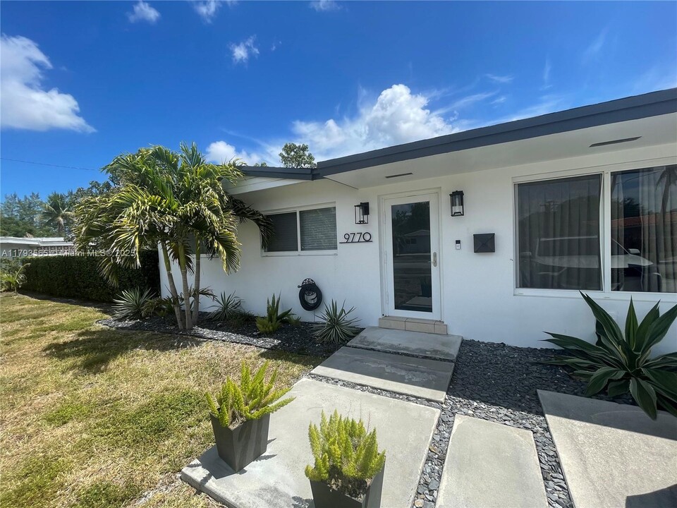 9770 SW 85th Terrace in Miami, FL - Building Photo