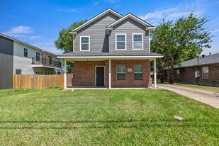 403 Holleman Dr in College Station, TX - Building Photo