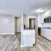 3901 Royal Crest Dr in Fort Worth, TX - Building Photo - Building Photo