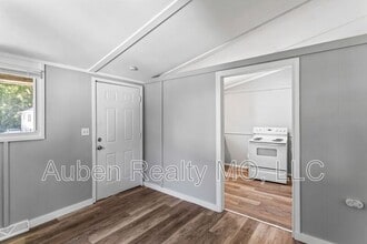 1300 S Appleton Ave in Independence, MO - Building Photo - Building Photo