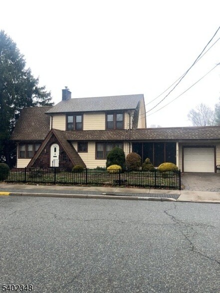 203 Lenox Ave in Pompton Lakes, NJ - Foto de edificio