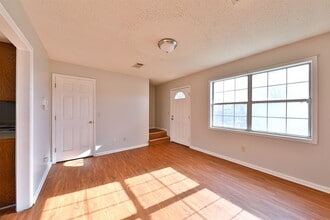 214 Olive St, Unit A in Martin, TN - Foto de edificio - Building Photo