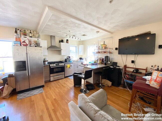 128 Hillside St, Unit 3 in Boston, MA - Building Photo - Building Photo