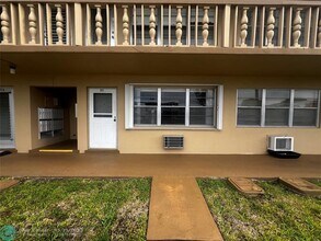 55 Cambridge E in West Palm Beach, FL - Building Photo - Building Photo