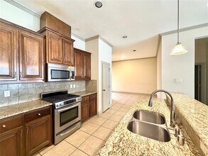 10555 Steinbeck Ln in Irving, TX - Building Photo - Building Photo