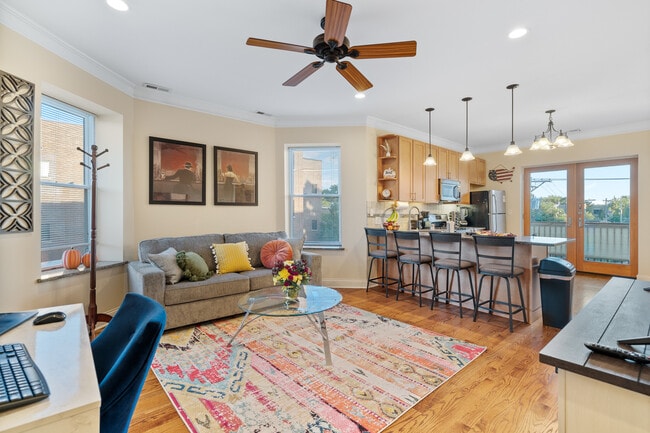 2117 W Irving Park Rd in Chicago, IL - Building Photo - Building Photo