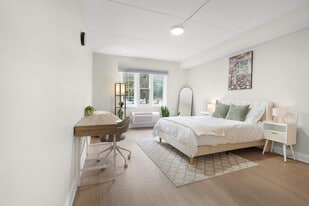 The Terrace on Lundy's in Niagara Falls, ON - Building Photo