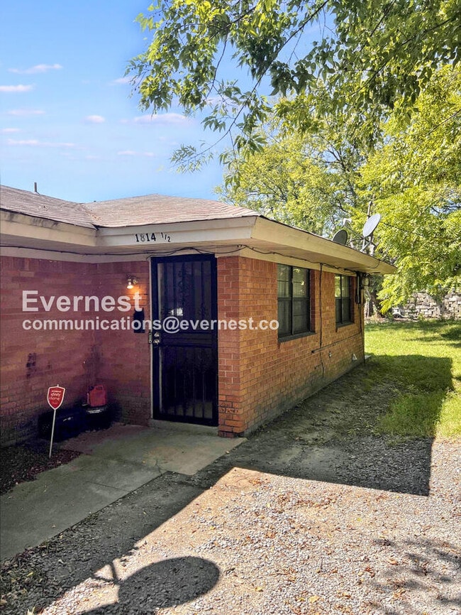 property at 1814 1/2 S Cross St