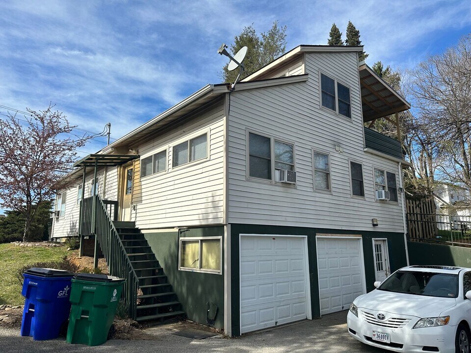 1404 N Main St in Blacksburg, VA - Building Photo