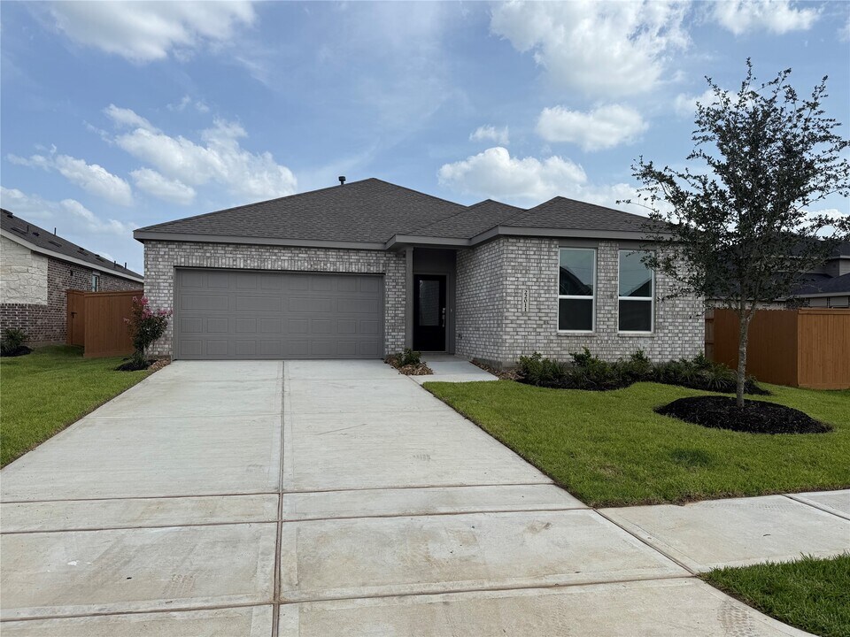 22011 Porto Cristo Dr in Hockley, TX - Building Photo