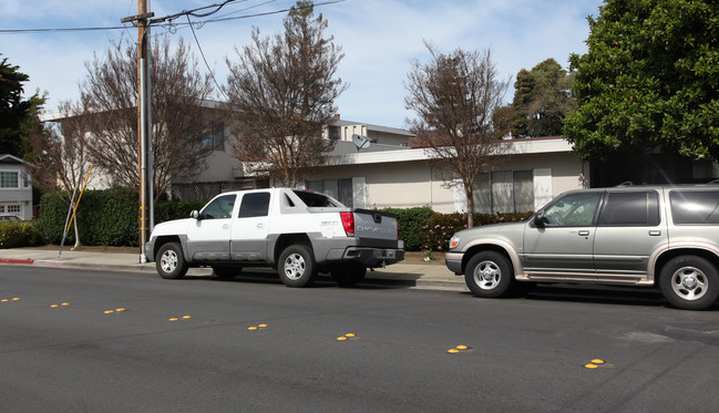 1385 Holly in San Carlos, CA - Building Photo - Building Photo