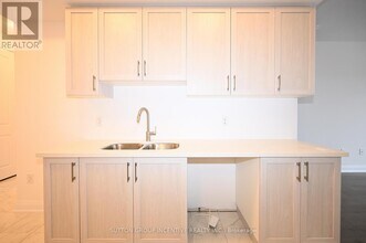 32 Winery Wy in Barrie, ON - Building Photo - Building Photo