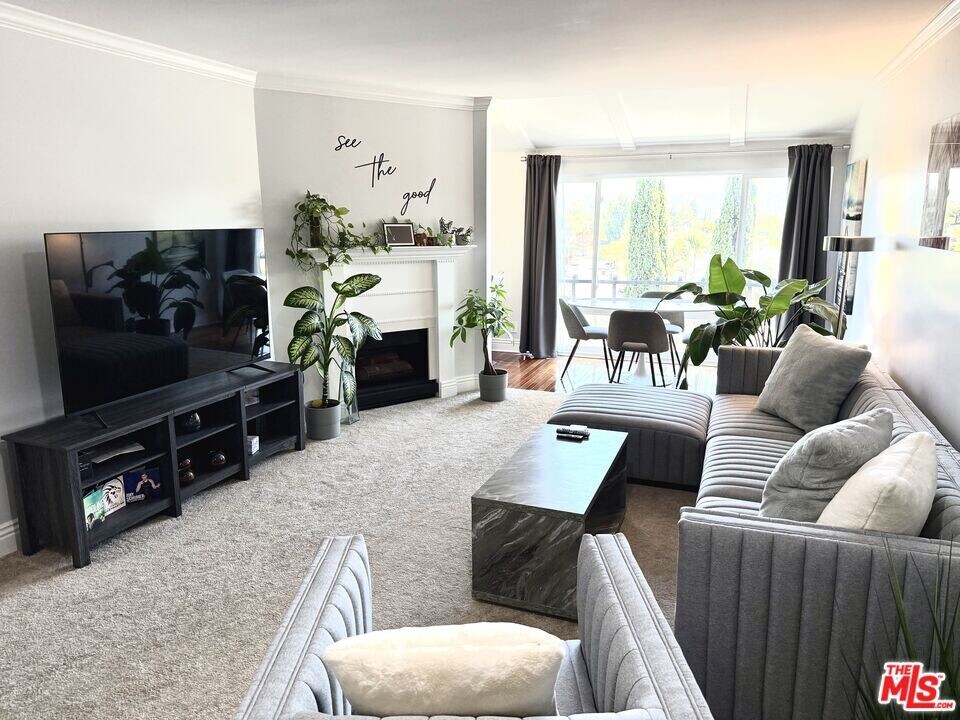 12830 Burbank Blvd in Los Angeles, CA - Building Photo