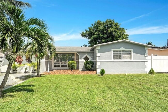 7251 Grandview Blvd in Miramar, FL - Building Photo - Building Photo