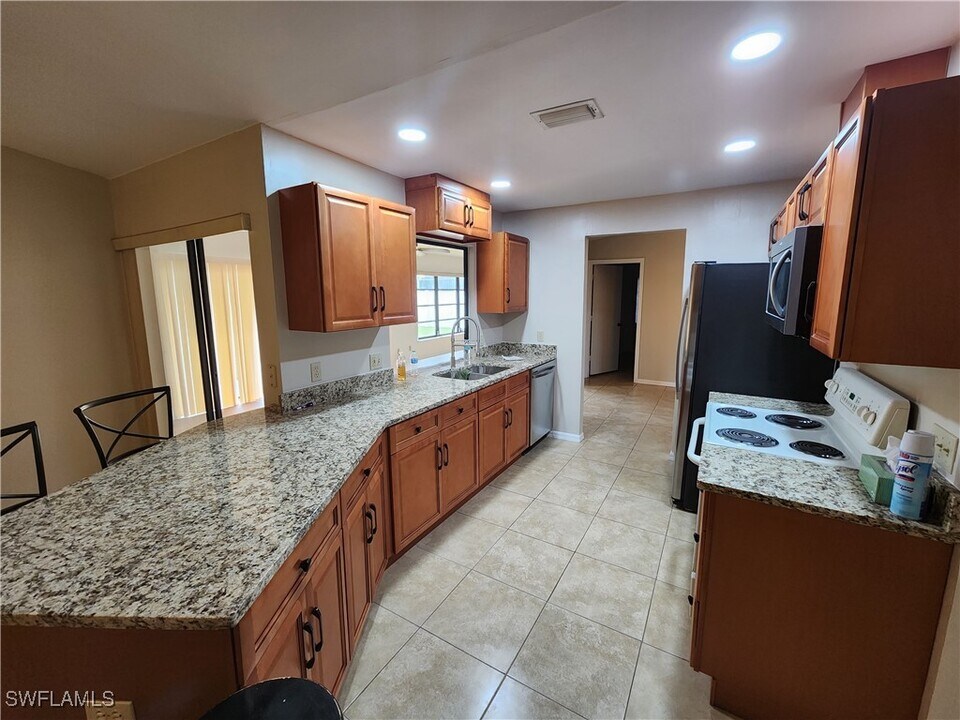 2213 SE 8th Pl in Cape Coral, FL - Building Photo