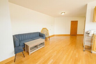 549 West Side Ave in Jersey City, NJ - Building Photo - Building Photo