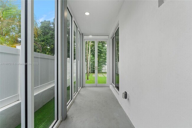 5734 Buchanan St in Hollywood, FL - Building Photo - Building Photo