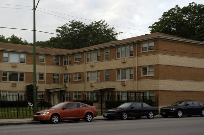 7901 S Paxton in Chicago, IL - Building Photo - Building Photo