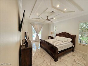 8122 Wilshire Lakes Blvd in Naples, FL - Foto de edificio - Building Photo